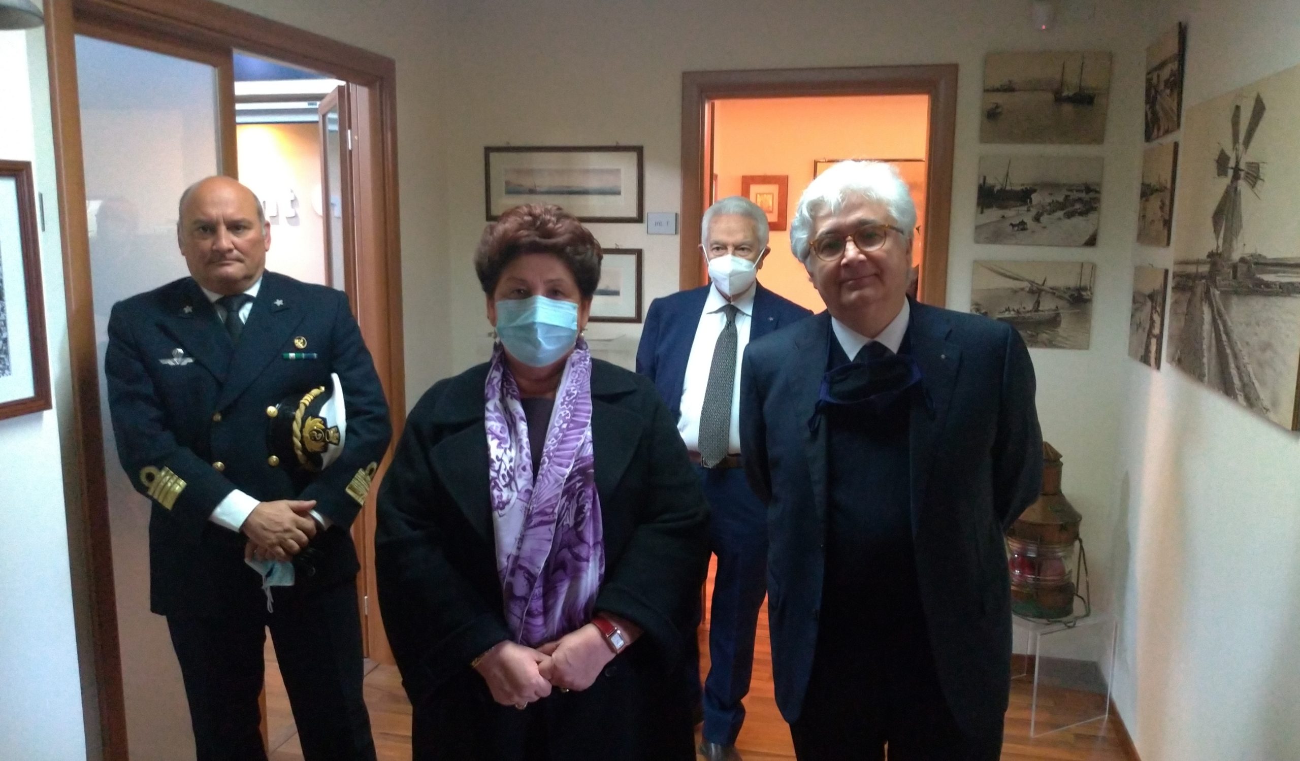 La vice ministra Teresa Bellanova incontra gli operatori portuali di Trapani rappresentati da Gaspare Panfalone